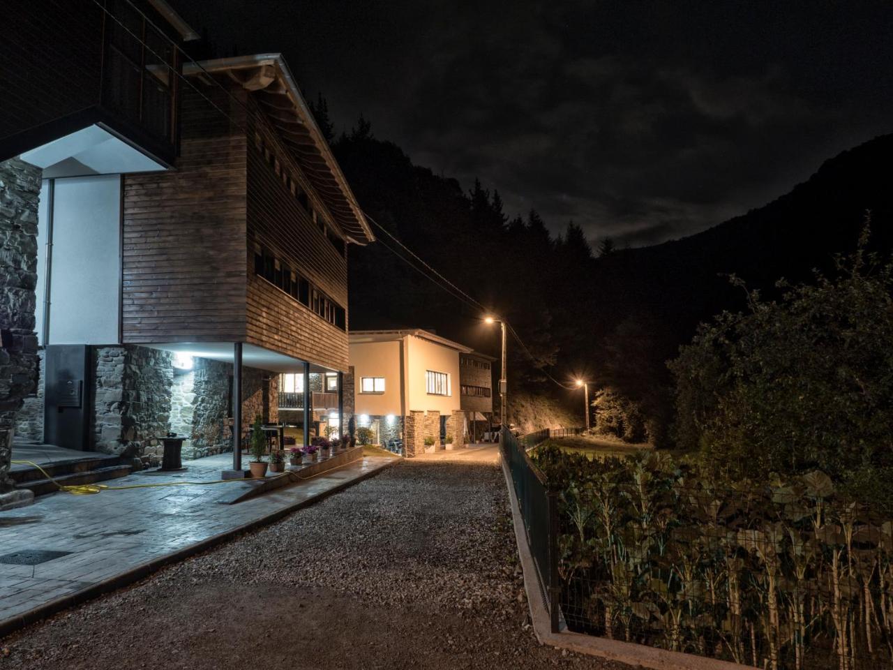 Hotel Rural Las Montanas De Pumar Besullo Exteriör bild
